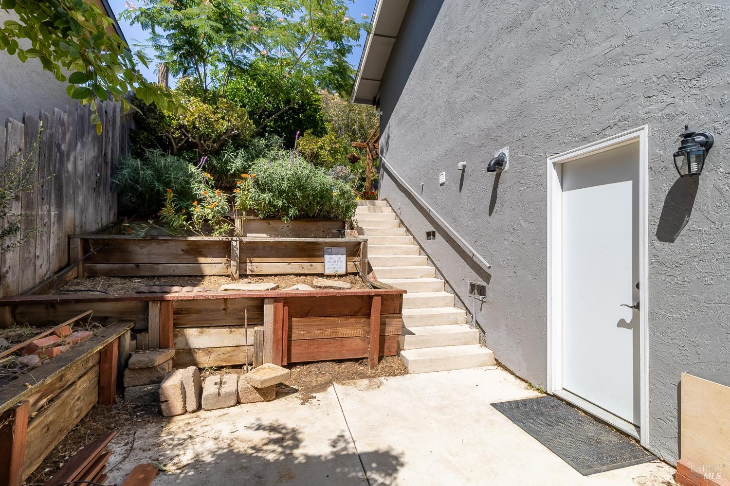 Detail Gallery Image 43 of 54 For 1229 Monte Vista Ct, Benicia,  CA 94510 - 4 Beds | 3 Baths