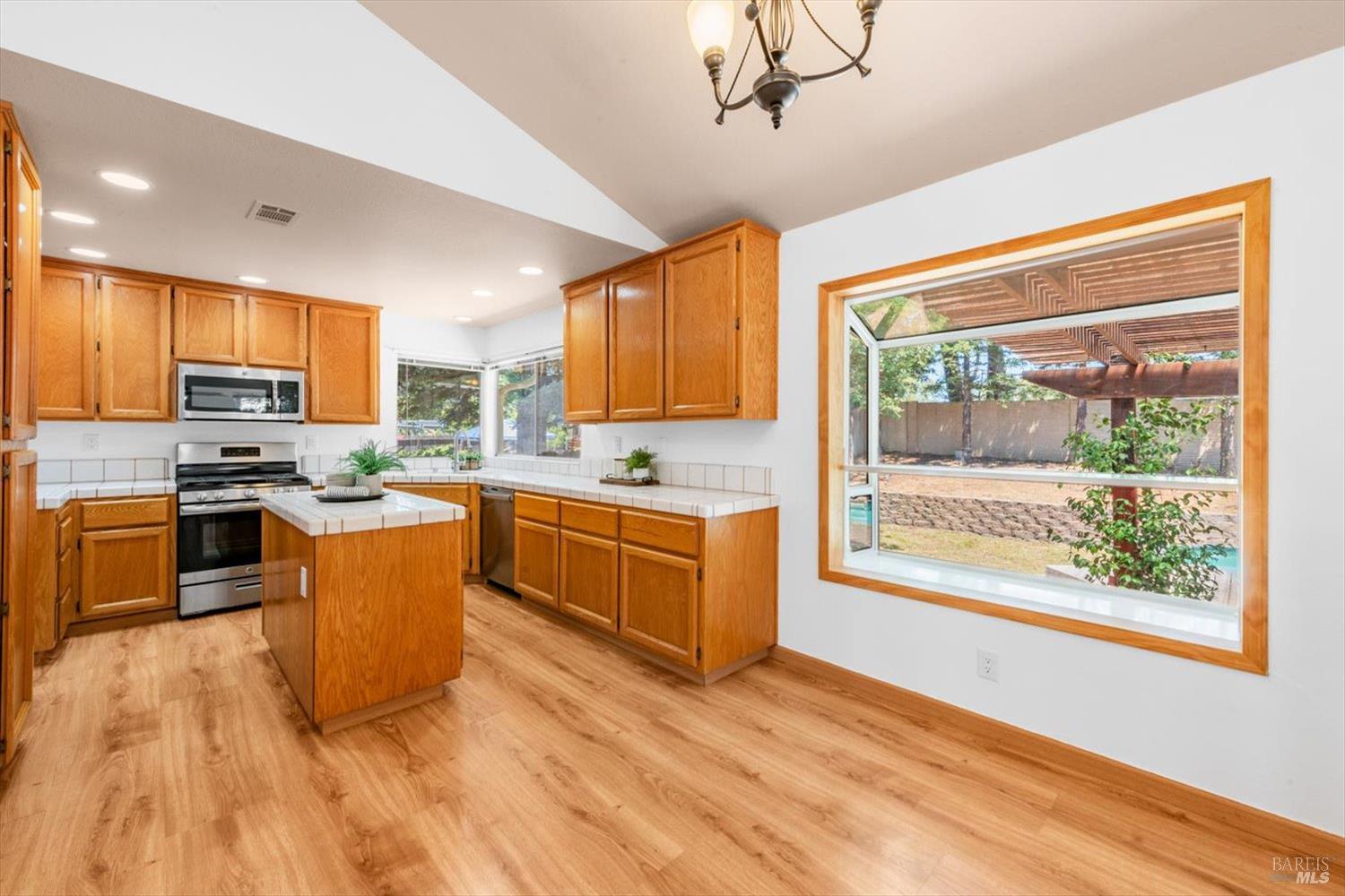 Detail Gallery Image 11 of 48 For 119 Lighthouse Way, Vacaville,  CA 95688 - 4 Beds | 3 Baths