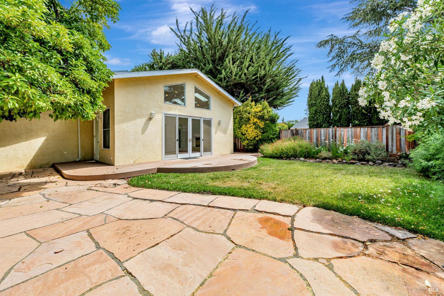 Detail Gallery Image 35 of 44 For 3 La Noche Ct, Novato,  CA 94945 - 4 Beds | 3 Baths
