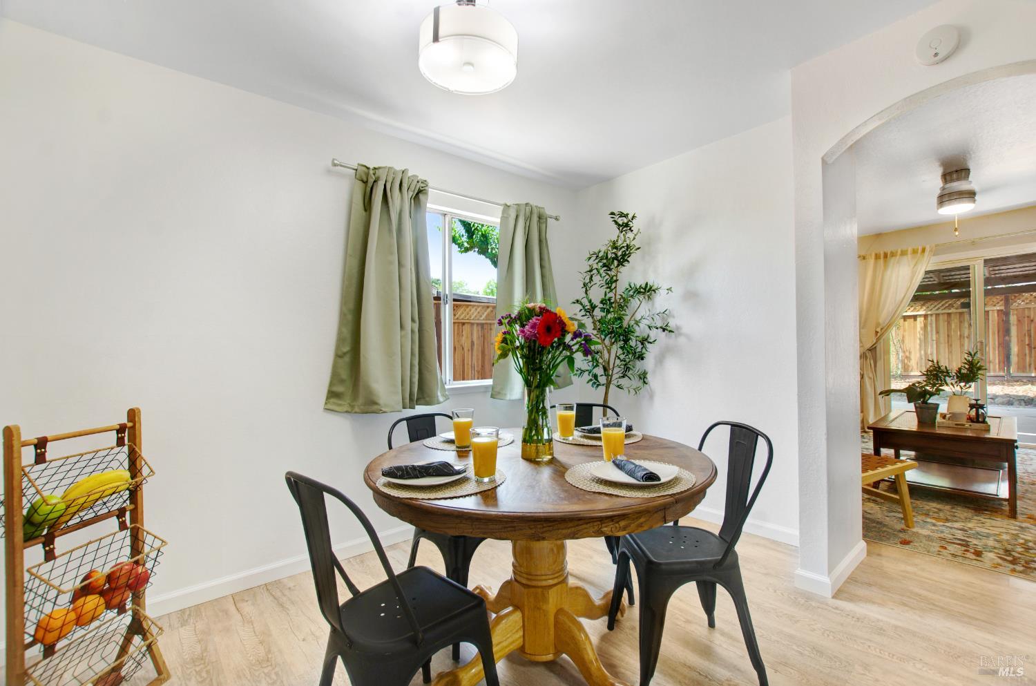 Detail Gallery Image 19 of 36 For 2721 Comanche St, Santa Rosa,  CA 95403 - 3 Beds | 2 Baths
