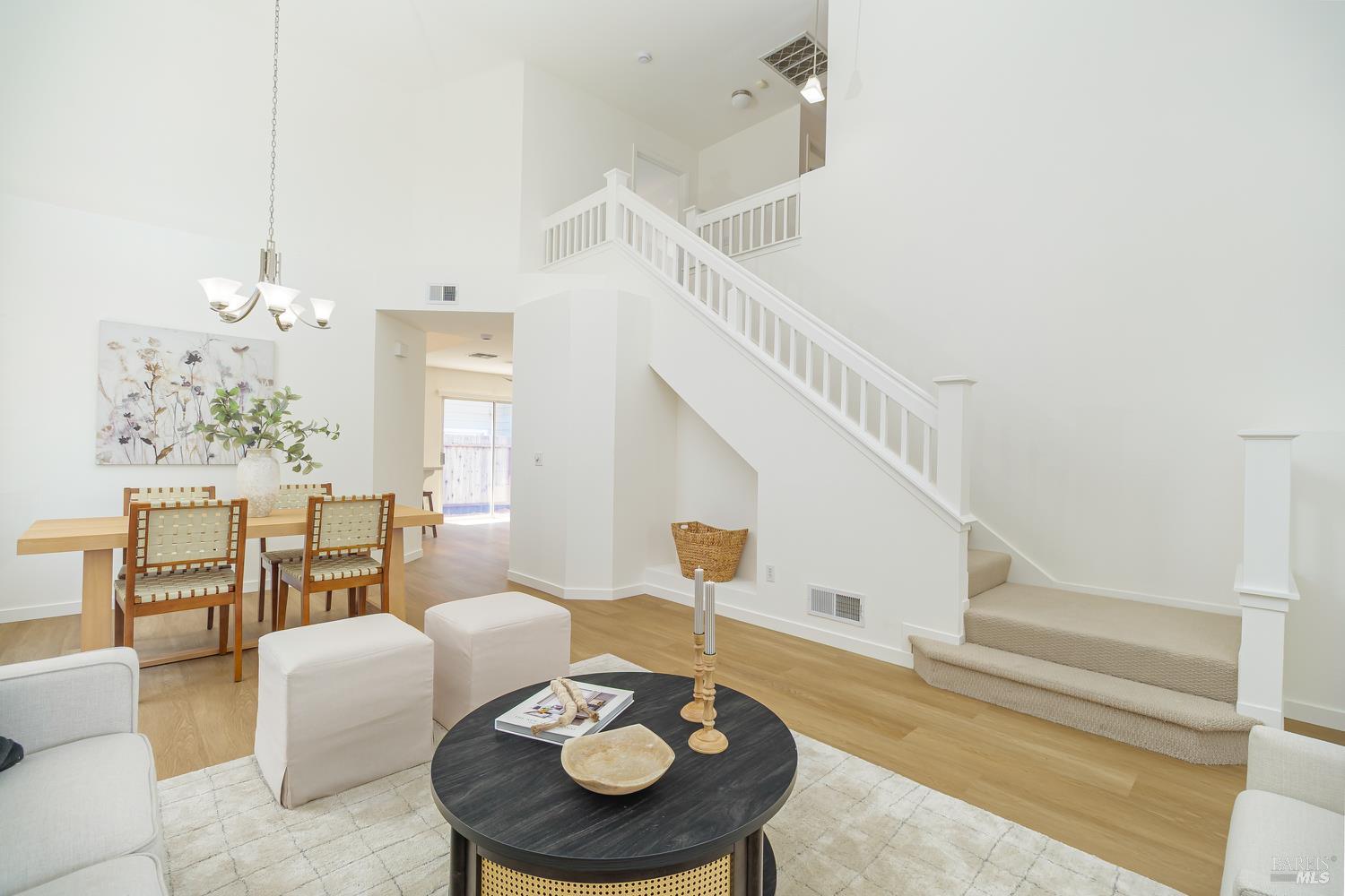 Detail Gallery Image 6 of 48 For 717 Weymouth St, Petaluma,  CA 94954 - 3 Beds | 2/1 Baths