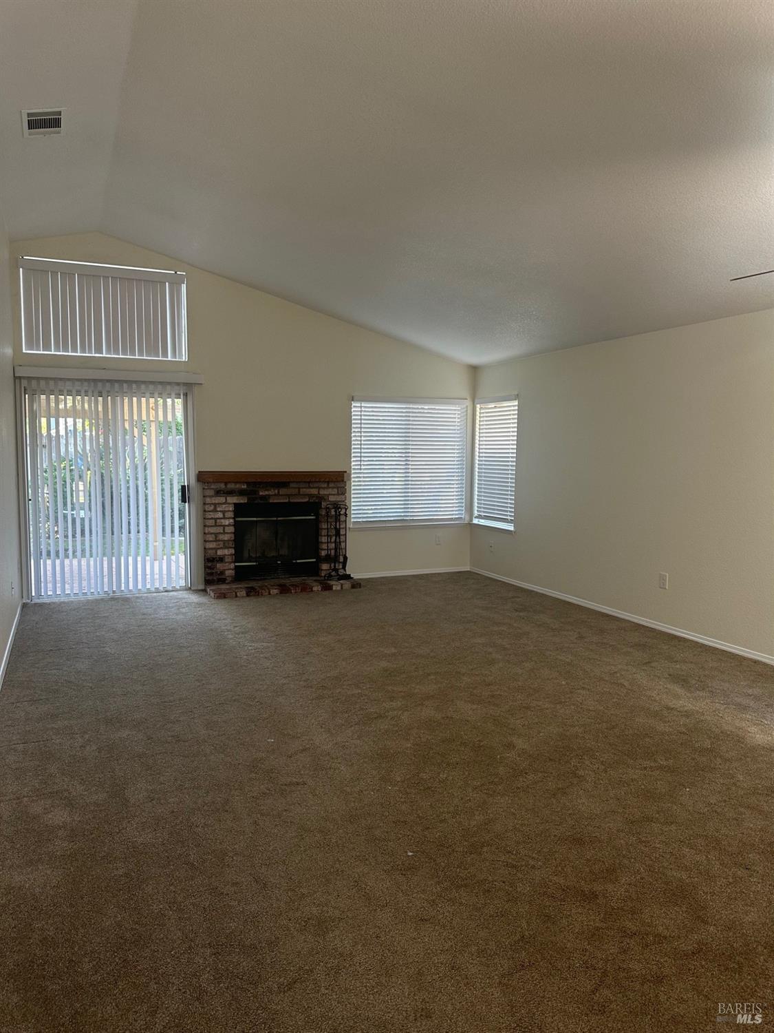Detail Gallery Image 3 of 9 For 767 Raven Dr, Vacaville,  CA 95687 - 3 Beds | 2 Baths