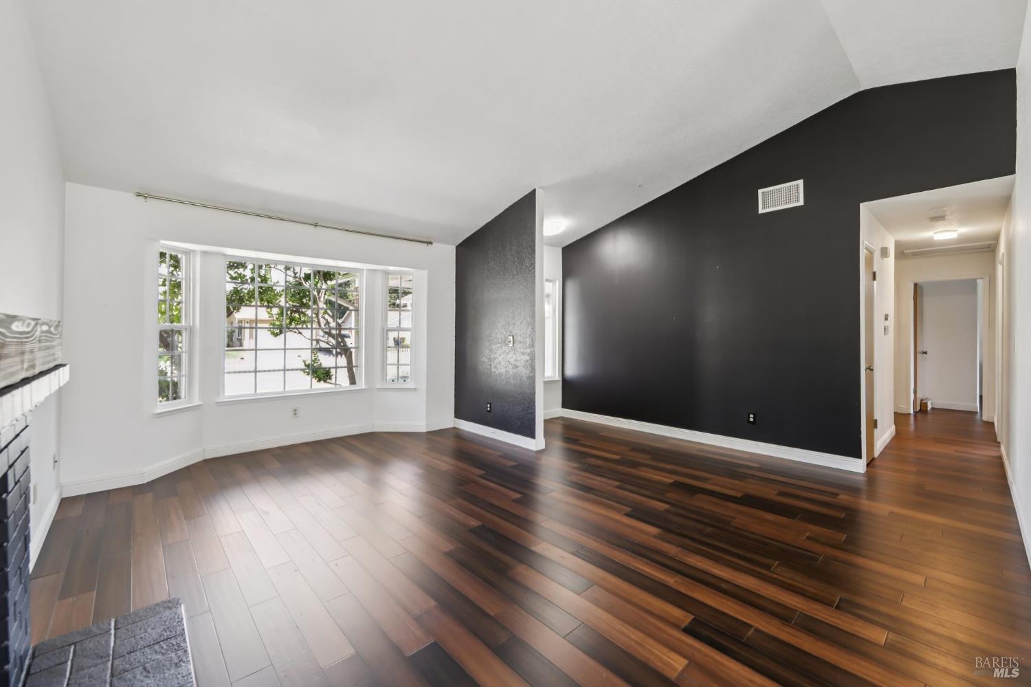 Detail Gallery Image 6 of 32 For 309 Nancy Ln, Vacaville,  CA 95687 - 3 Beds | 2 Baths