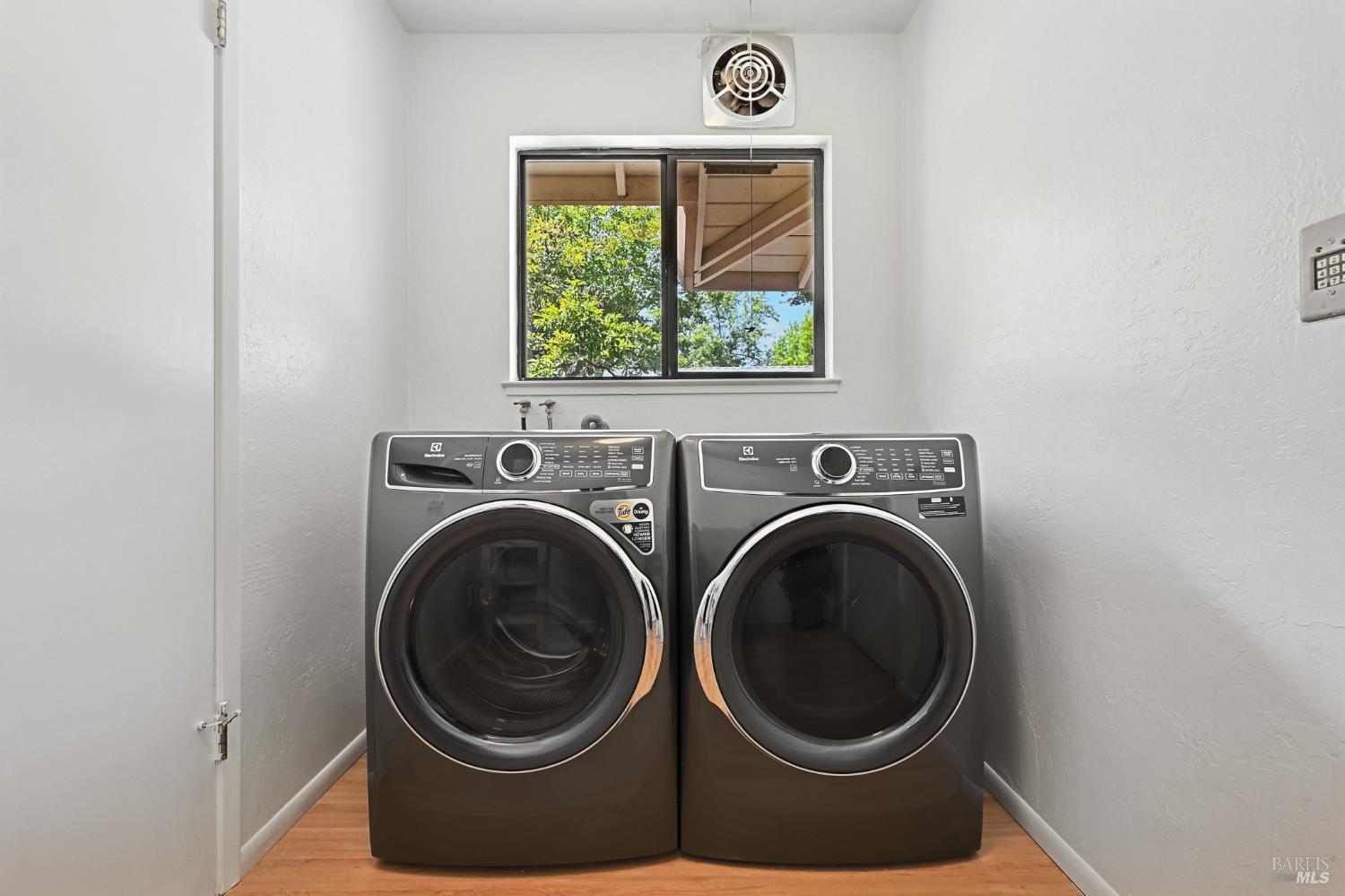Detail Gallery Image 22 of 42 For 6840 Oakmont Dr, Santa Rosa,  CA 95409 - 4 Beds | 2 Baths