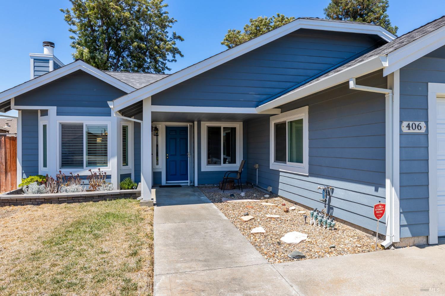 Detail Gallery Image 4 of 28 For 406 April Ct, Vacaville,  CA 95687 - 3 Beds | 2 Baths