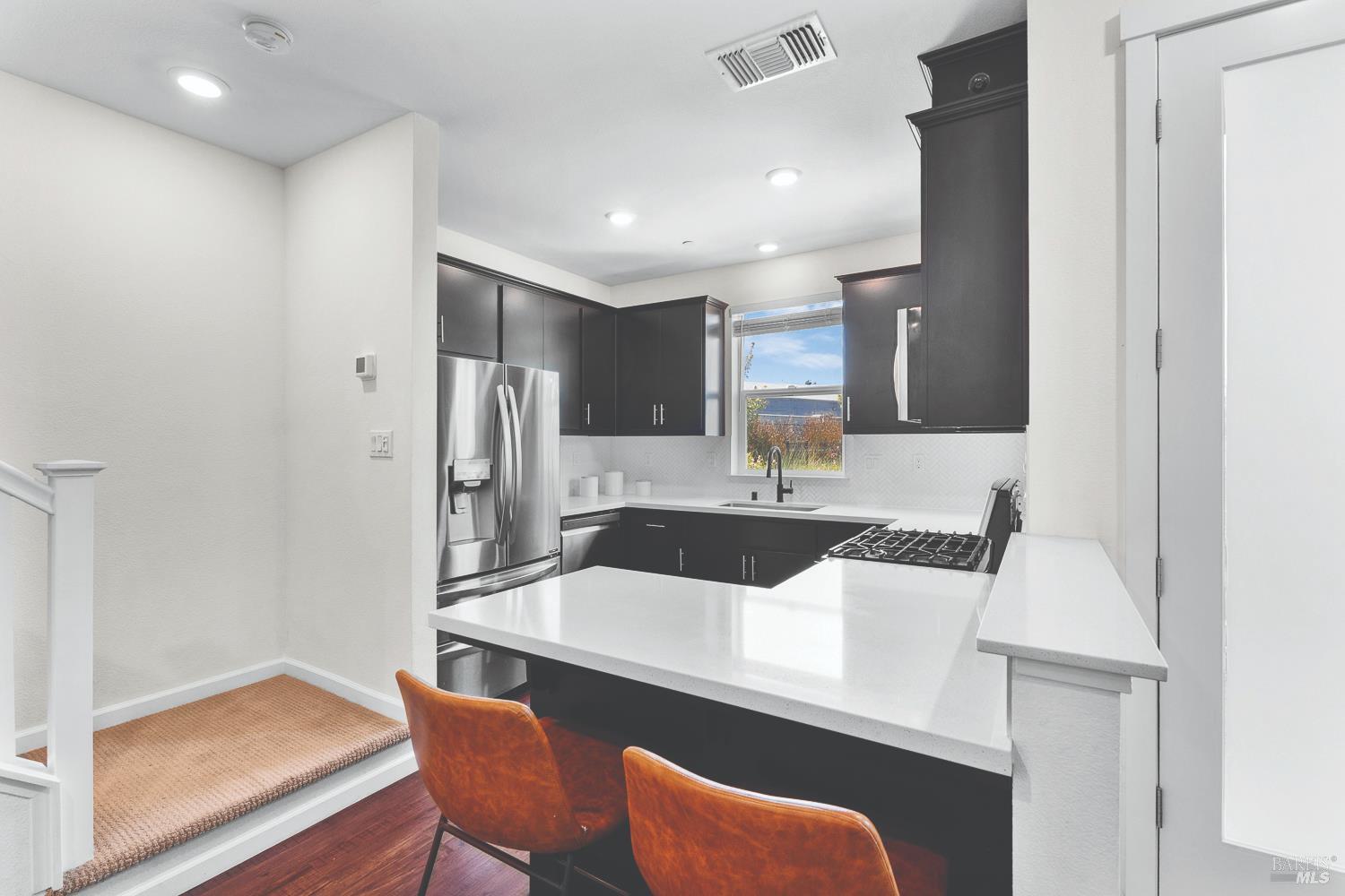 Detail Gallery Image 9 of 23 For 521 Deep Rose Pl, Santa Rosa,  CA 95407 - 4 Beds | 2/1 Baths