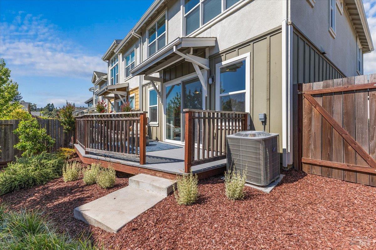 Detail Gallery Image 31 of 35 For 901 Prospect Ave, Santa Rosa,  CA 95409 - 4 Beds | 2/1 Baths