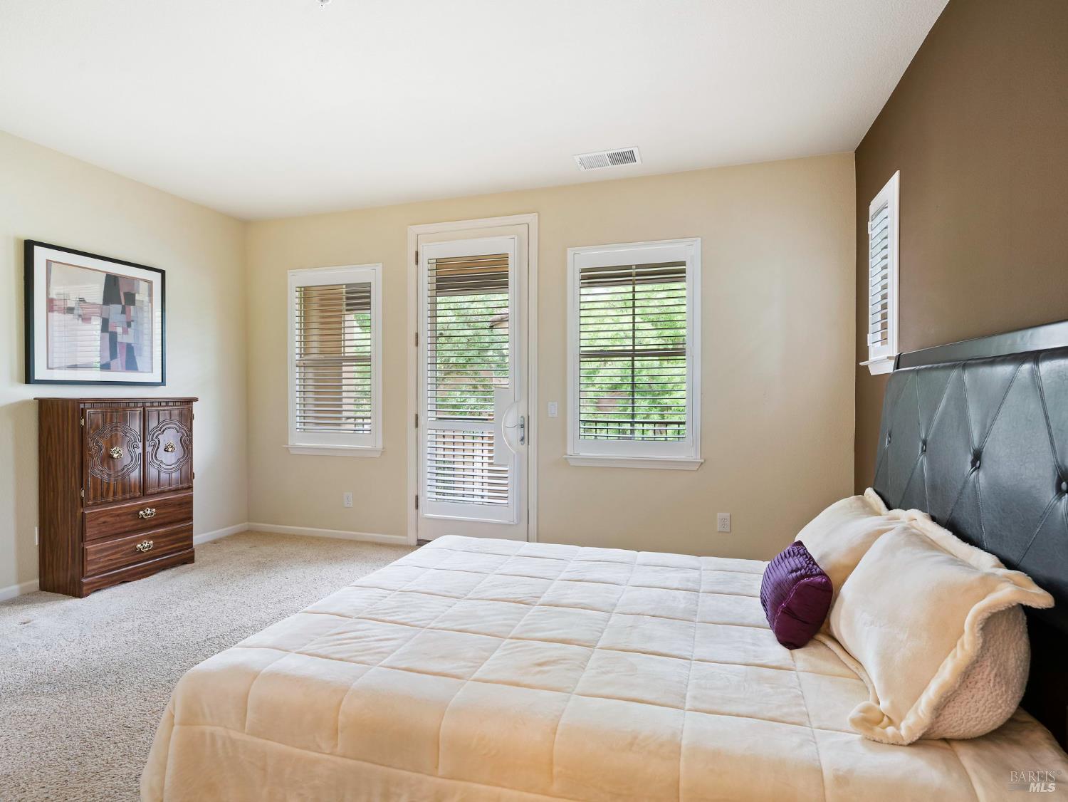Detail Gallery Image 12 of 28 For 165 Stonegate Cir #E,  Cloverdale,  CA 95425 - 2 Beds | 2 Baths