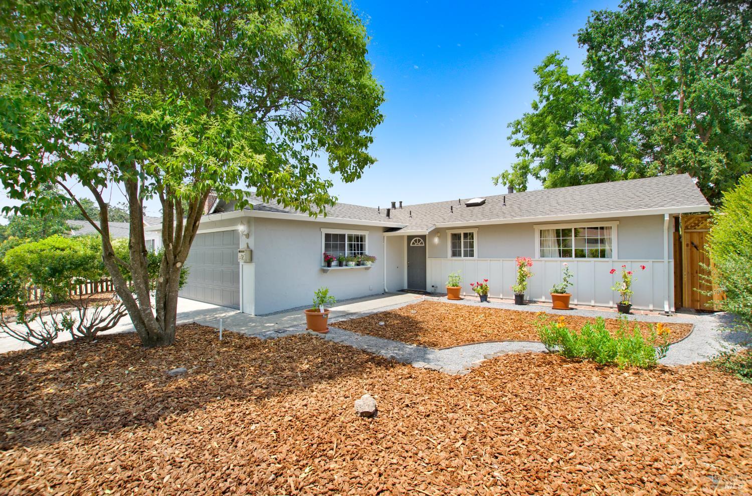 Detail Gallery Image 10 of 36 For 2721 Comanche St, Santa Rosa,  CA 95403 - 3 Beds | 2 Baths