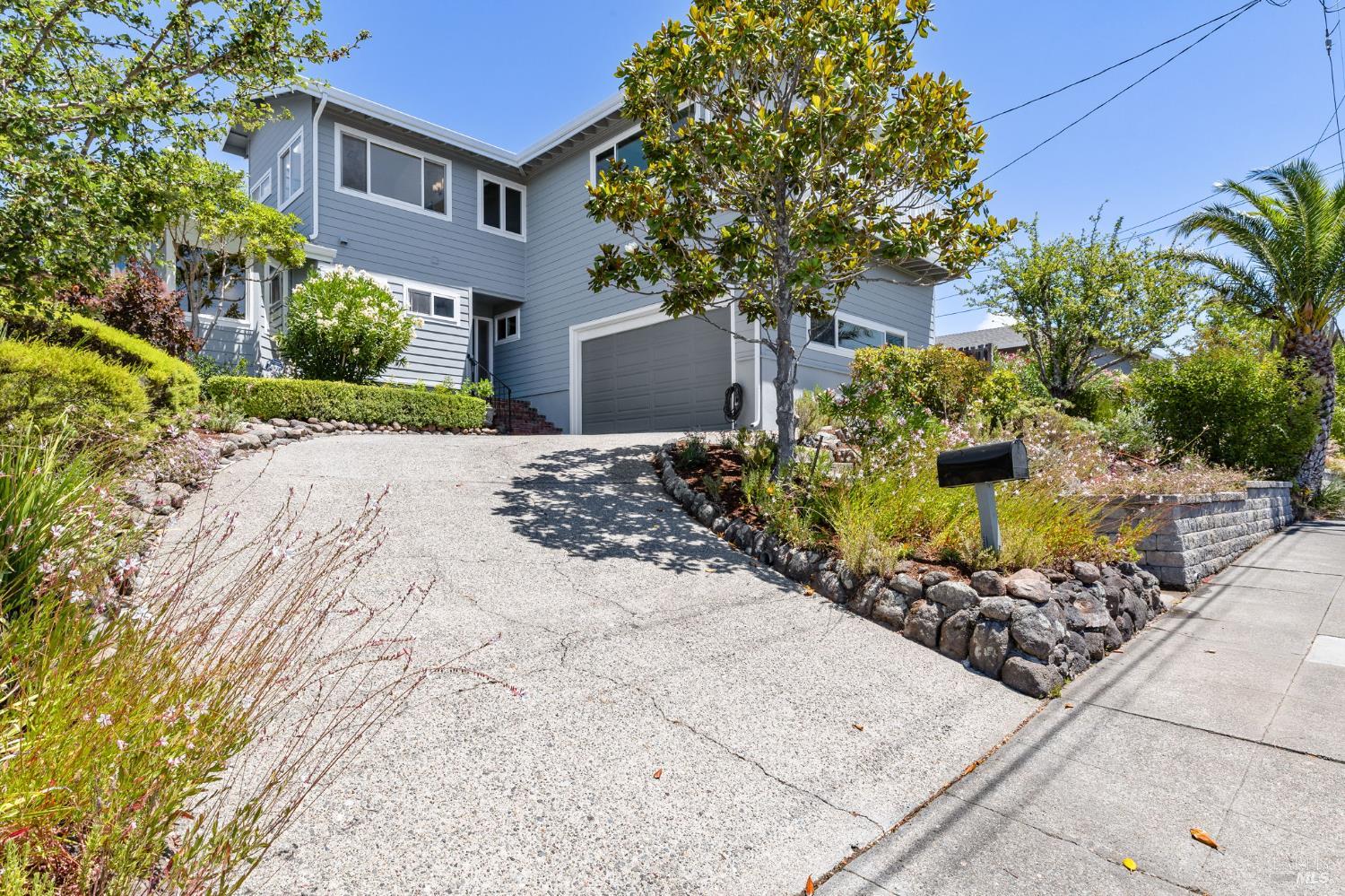 Detail Gallery Image 2 of 75 For 34 Crestwood Dr, San Rafael,  CA 94901 - 4 Beds | 3 Baths