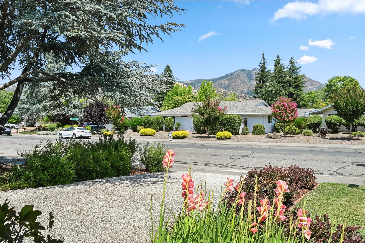 Detail Gallery Image 2 of 42 For 6840 Oakmont Dr, Santa Rosa,  CA 95409 - 4 Beds | 2 Baths