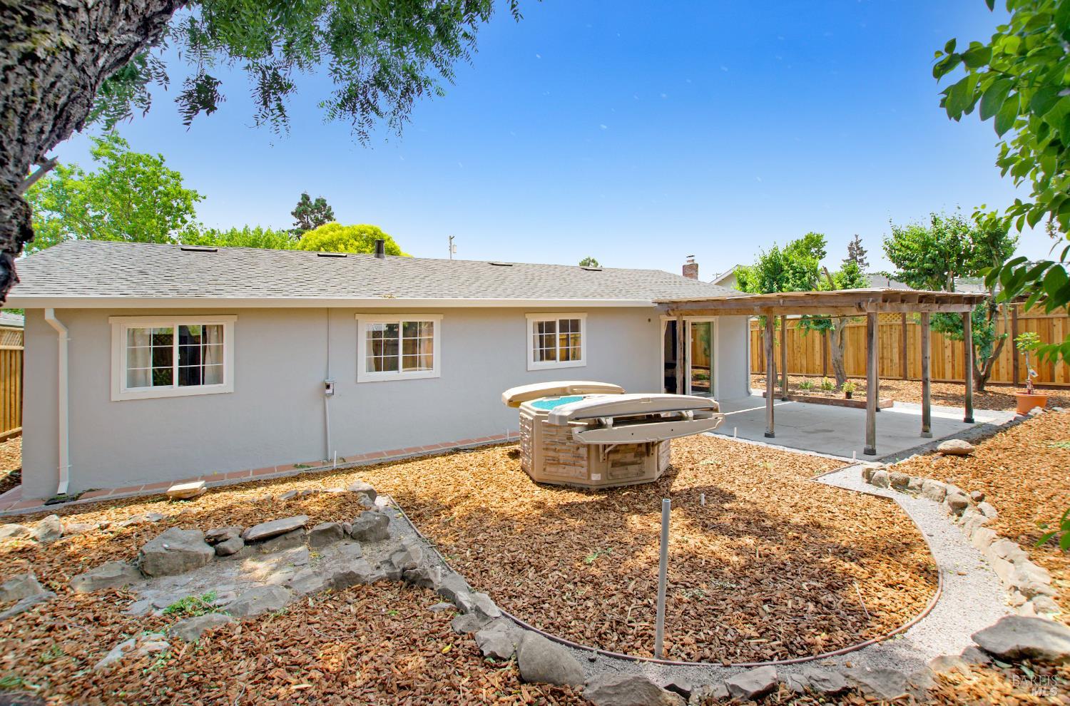 Detail Gallery Image 13 of 36 For 2721 Comanche St, Santa Rosa,  CA 95403 - 3 Beds | 2 Baths