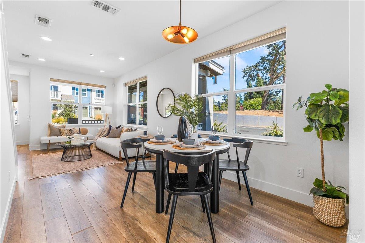 Detail Gallery Image 2 of 35 For 901 Prospect Ave, Santa Rosa,  CA 95409 - 4 Beds | 2/1 Baths