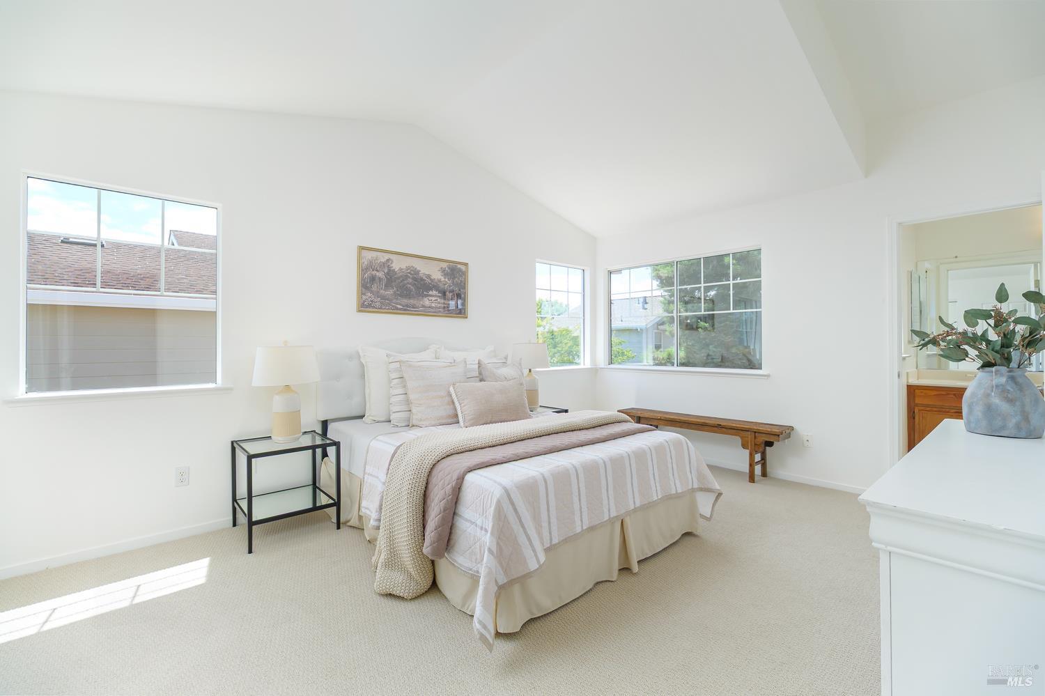 Detail Gallery Image 9 of 48 For 717 Weymouth St, Petaluma,  CA 94954 - 3 Beds | 2/1 Baths