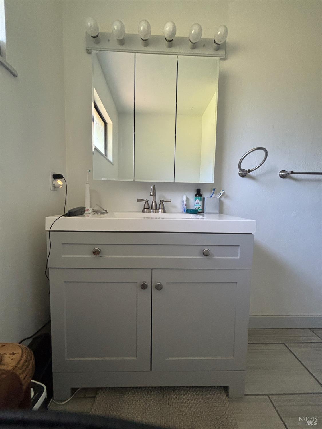 Detail Gallery Image 2 of 7 For 350 Riverview Rd, Garberville,  CA 95542 - 3 Beds | 1/1 Baths