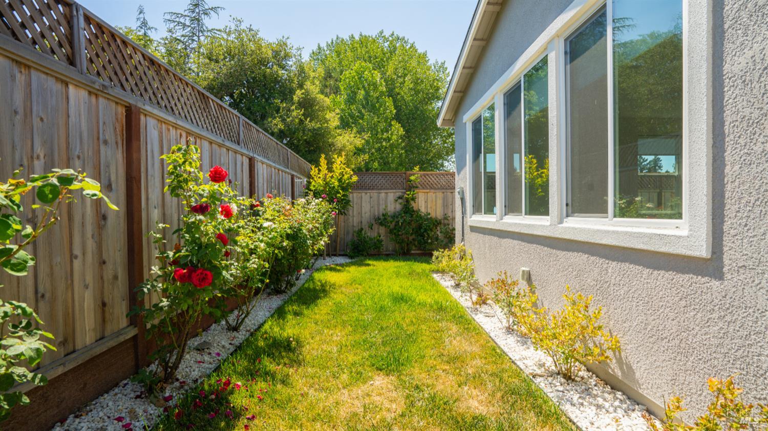Detail Gallery Image 58 of 81 For 1421 Oak Cir, Rohnert Park,  CA 94928 - 4 Beds | 3/1 Baths