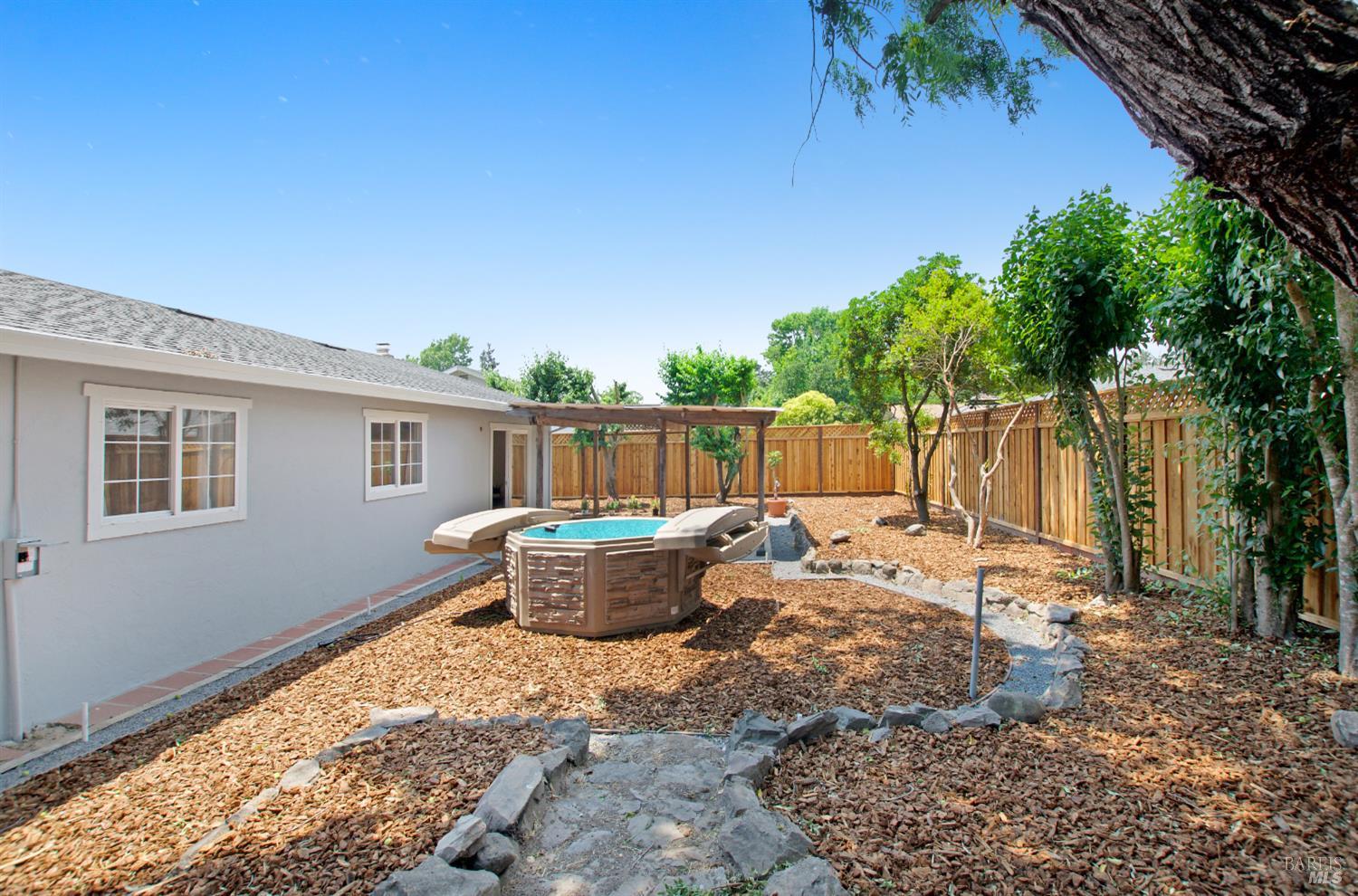 Detail Gallery Image 34 of 36 For 2721 Comanche St, Santa Rosa,  CA 95403 - 3 Beds | 2 Baths