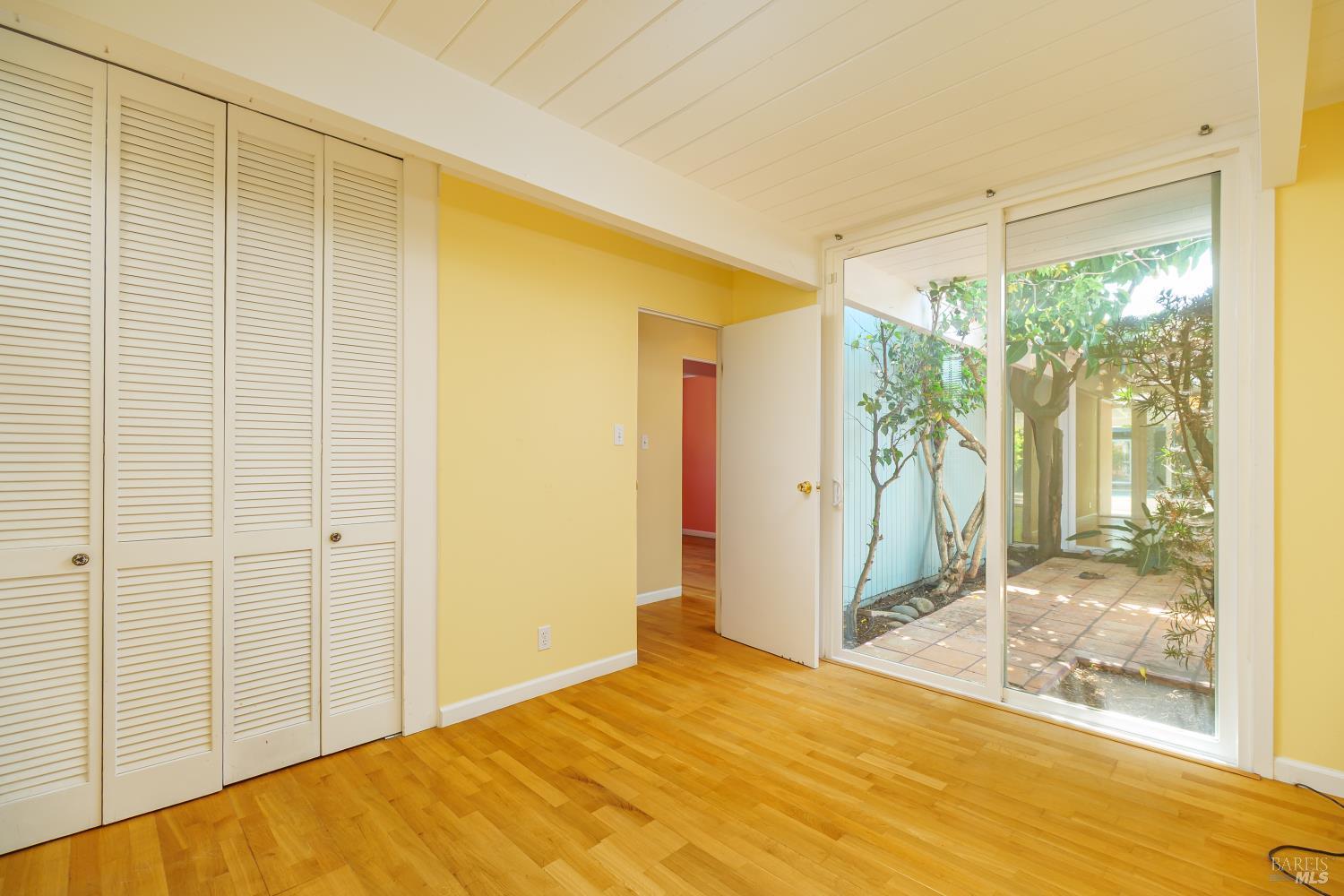 Detail Gallery Image 16 of 32 For 2077 Huckleberry Rd, San Rafael,  CA 94903 - 5 Beds | 2 Baths
