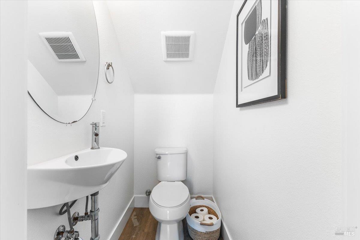 Detail Gallery Image 17 of 35 For 901 Prospect Ave, Santa Rosa,  CA 95409 - 4 Beds | 2/1 Baths