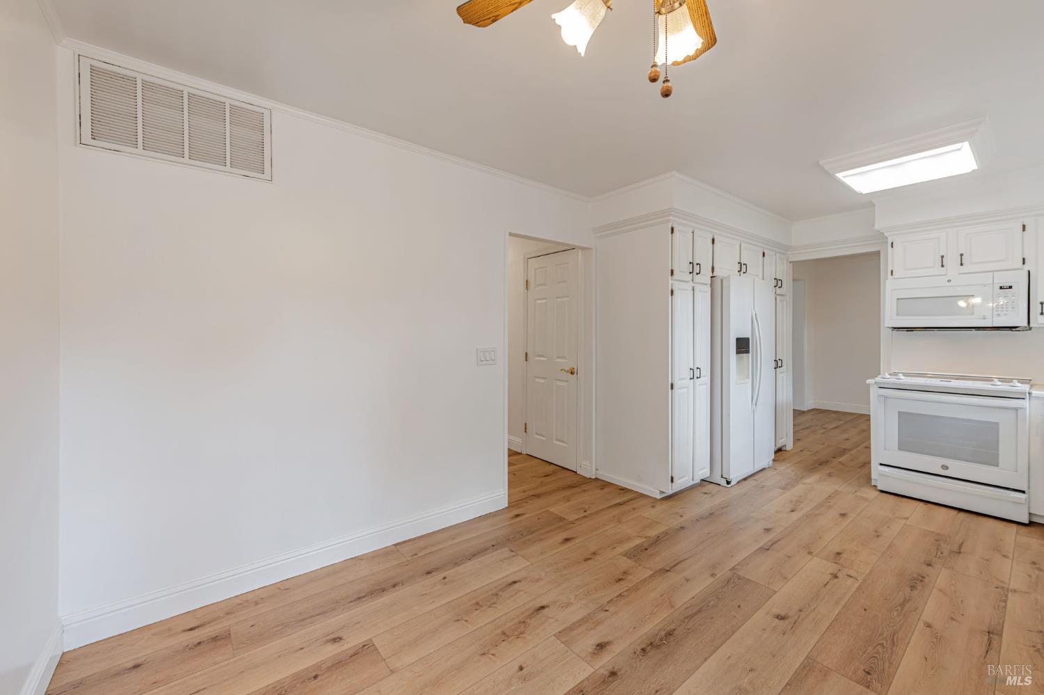 Detail Gallery Image 11 of 44 For 3 La Noche Ct, Novato,  CA 94945 - 4 Beds | 3 Baths