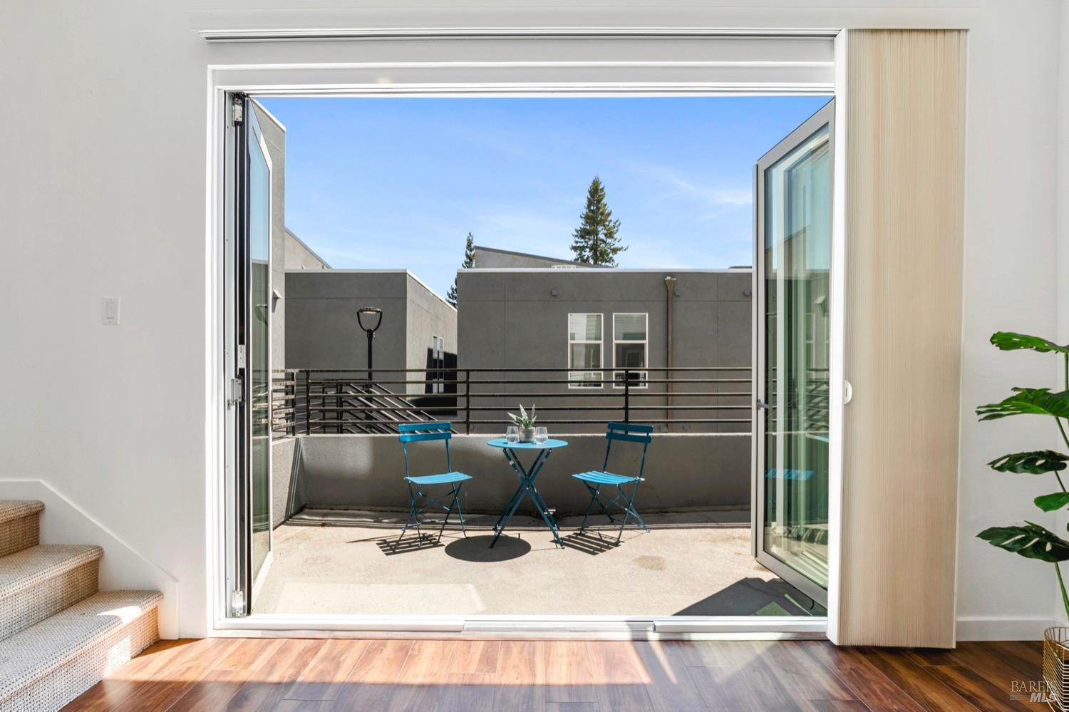 Detail Gallery Image 5 of 51 For 1655 2nd St #306,  Napa,  CA 94559 - 3 Beds | 3/1 Baths
