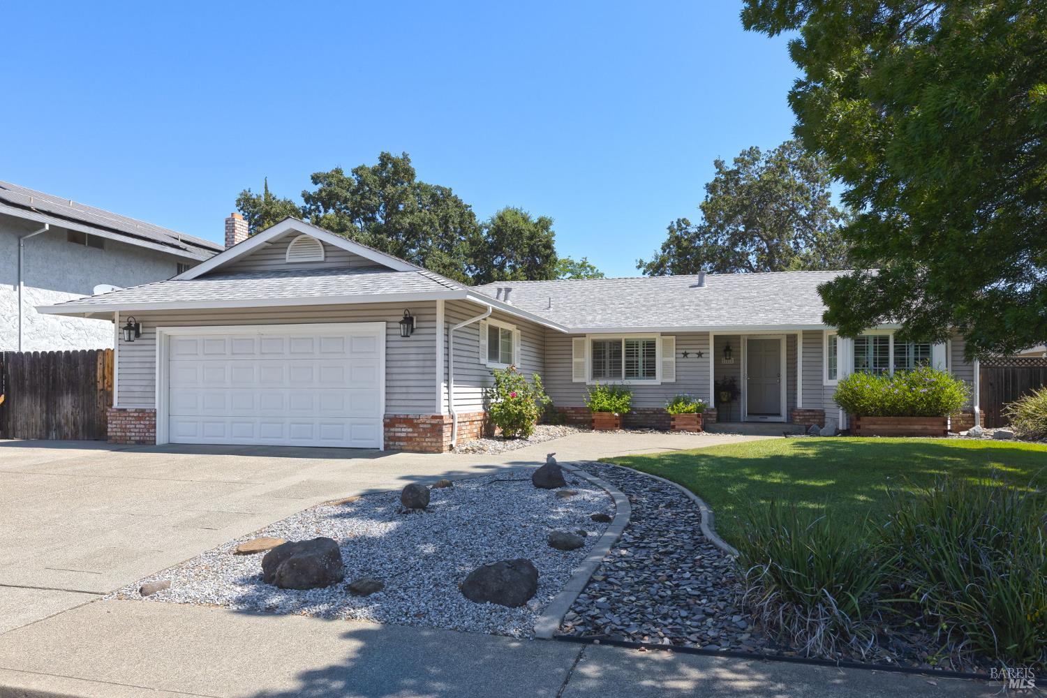 Detail Gallery Image 1 of 43 For 185 Salinas Dr, Vacaville,  CA 95688 - 3 Beds | 2 Baths