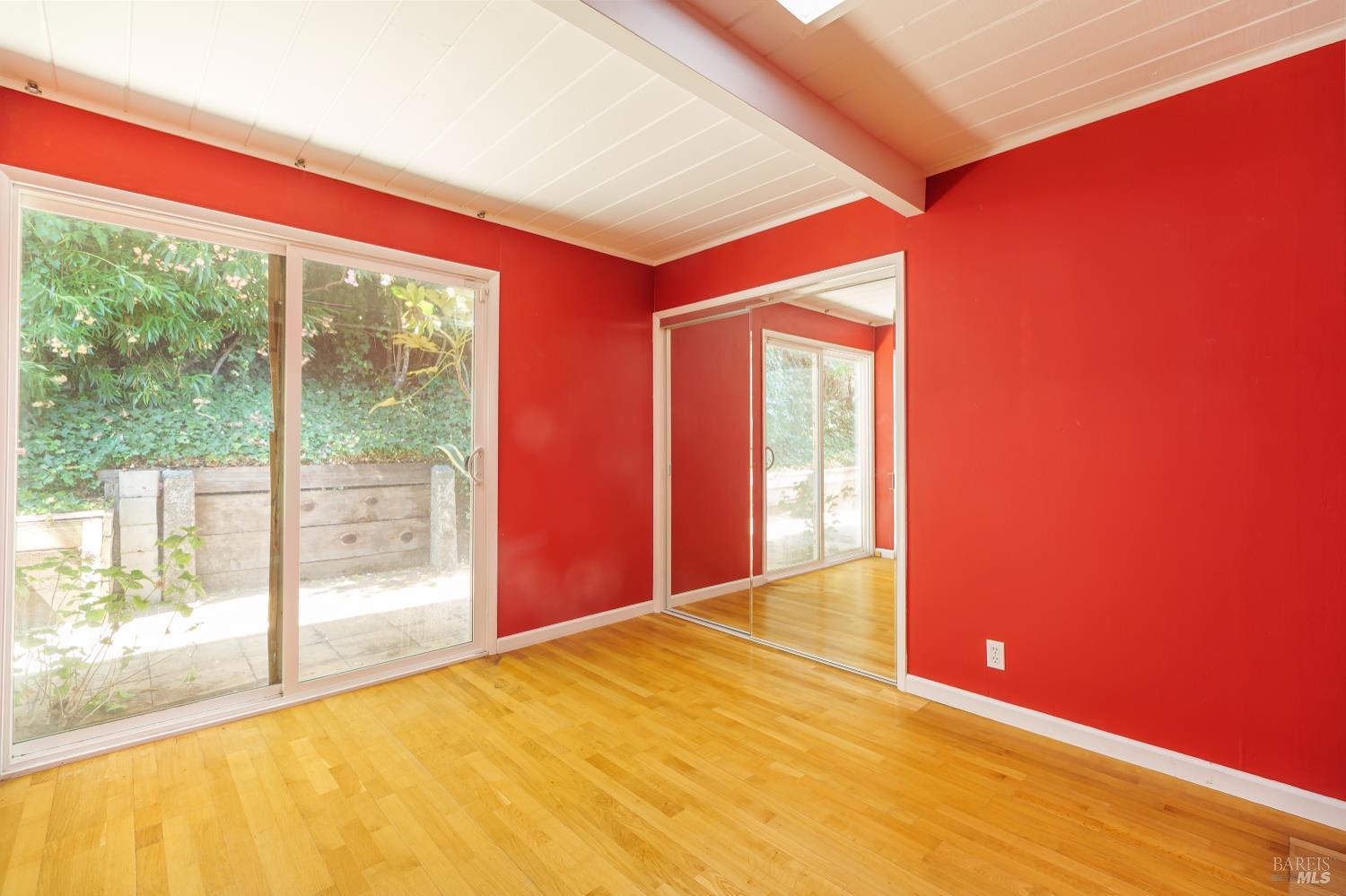 Detail Gallery Image 11 of 32 For 2077 Huckleberry Rd, San Rafael,  CA 94903 - 5 Beds | 2 Baths
