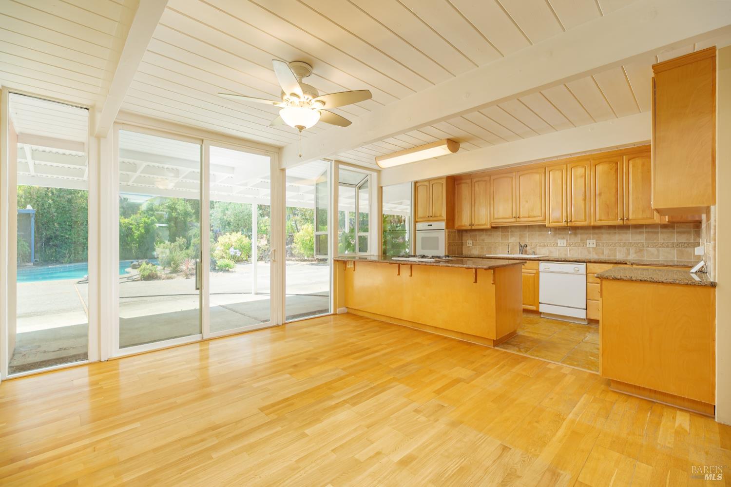 Detail Gallery Image 3 of 32 For 2077 Huckleberry Rd, San Rafael,  CA 94903 - 5 Beds | 2 Baths