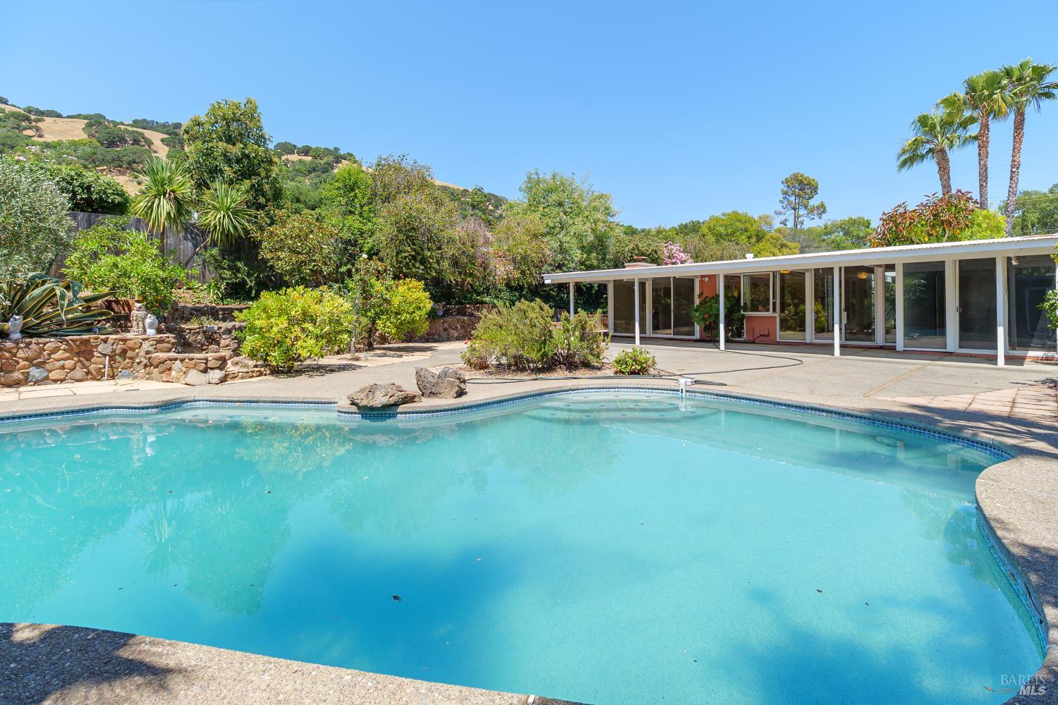 Detail Gallery Image 29 of 32 For 2077 Huckleberry Rd, San Rafael,  CA 94903 - 5 Beds | 2 Baths