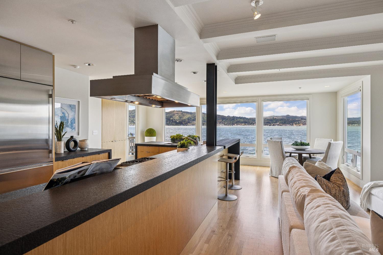 Detail Gallery Image 11 of 60 For 21 W Shore Rd, Belvedere Tiburon,  CA 94920 - 3 Beds | 3/1 Baths