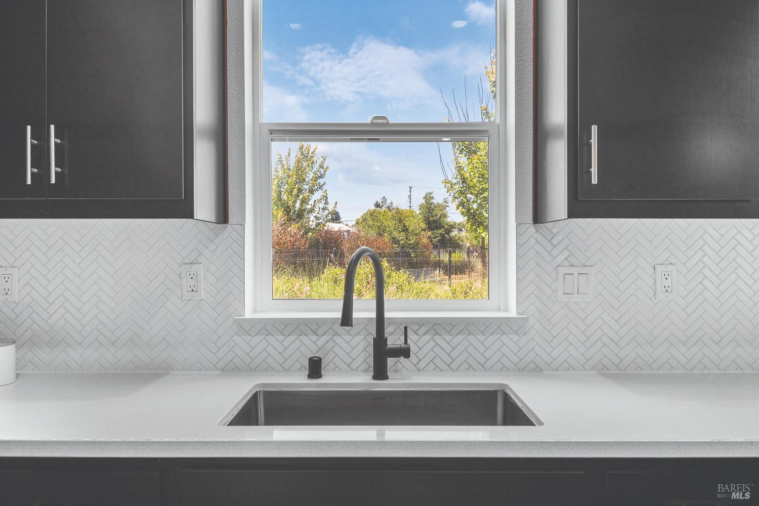 Detail Gallery Image 11 of 23 For 521 Deep Rose Pl, Santa Rosa,  CA 95407 - 4 Beds | 2/1 Baths