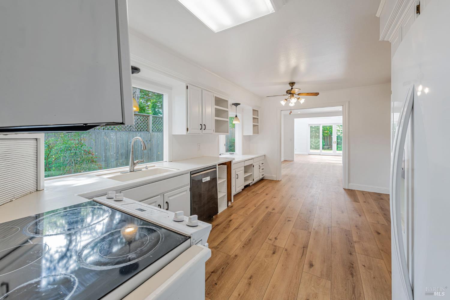 Detail Gallery Image 10 of 44 For 3 La Noche Ct, Novato,  CA 94945 - 4 Beds | 3 Baths