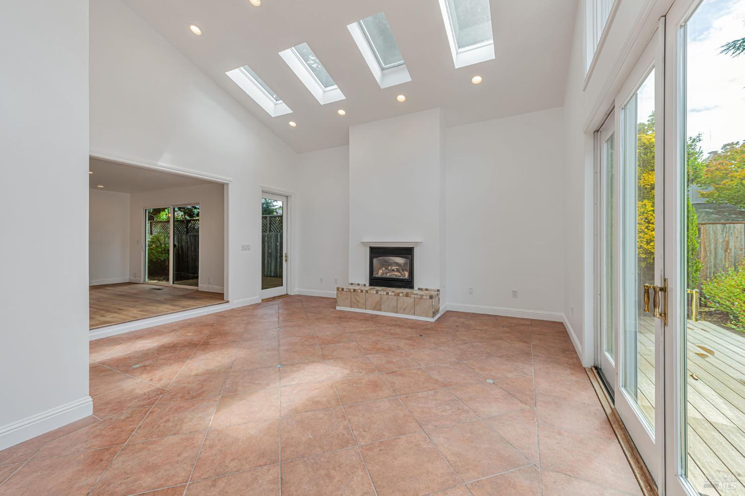 Detail Gallery Image 22 of 44 For 3 La Noche Ct, Novato,  CA 94945 - 4 Beds | 3 Baths