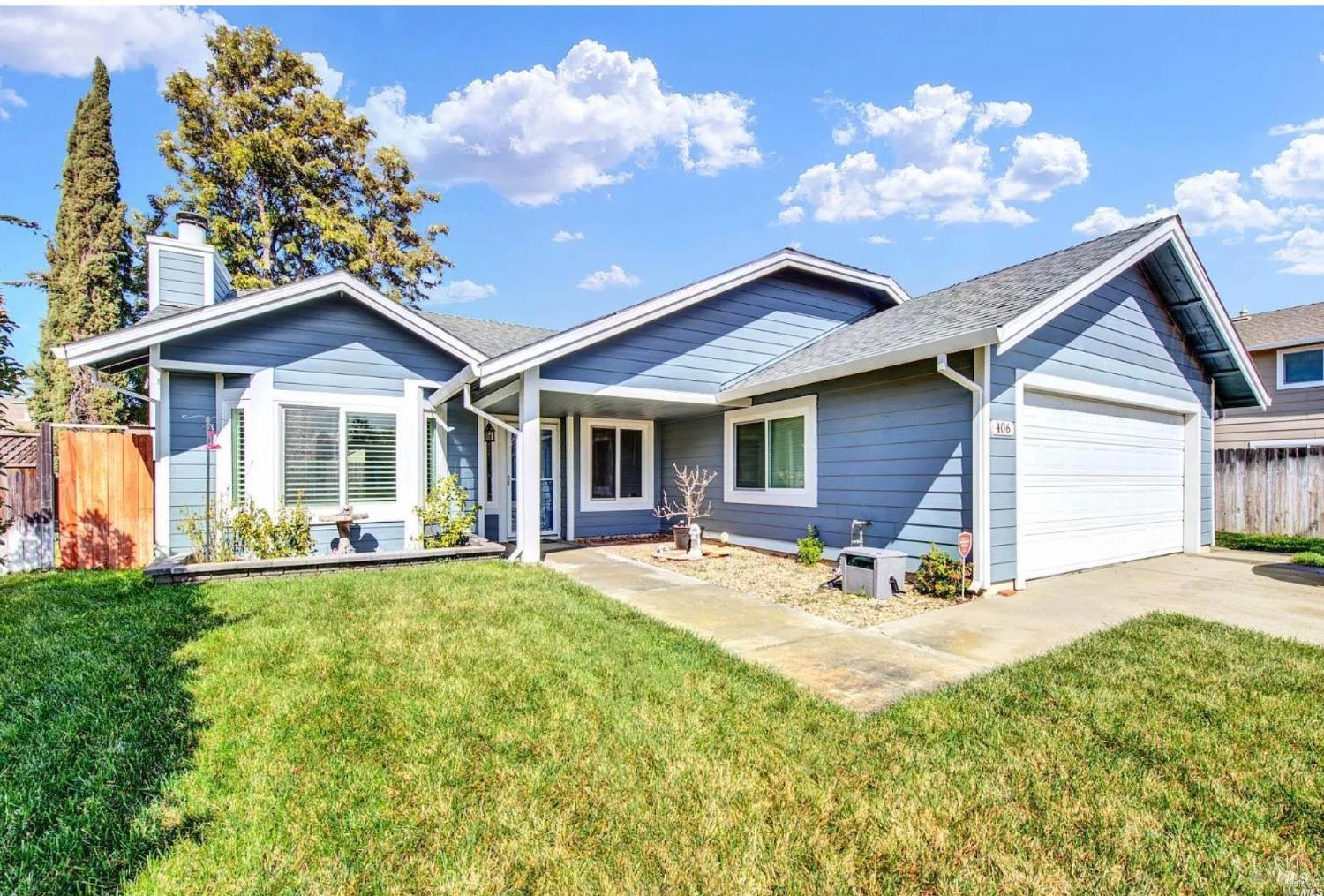 Detail Gallery Image 3 of 28 For 406 April Ct, Vacaville,  CA 95687 - 3 Beds | 2 Baths