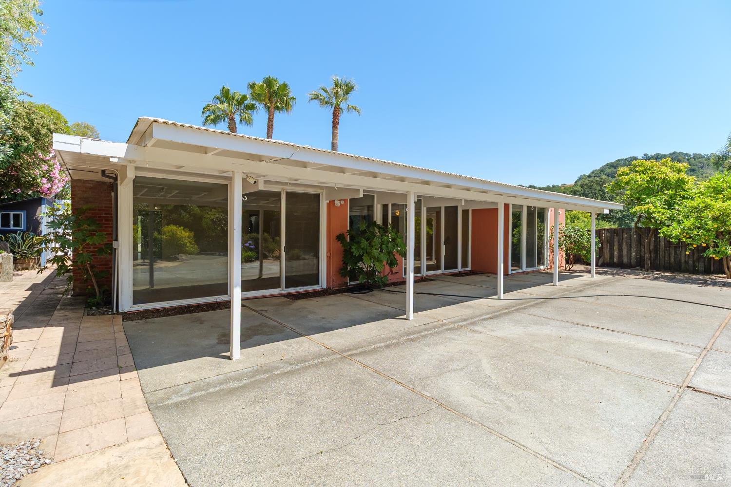 Detail Gallery Image 22 of 32 For 2077 Huckleberry Rd, San Rafael,  CA 94903 - 5 Beds | 2 Baths