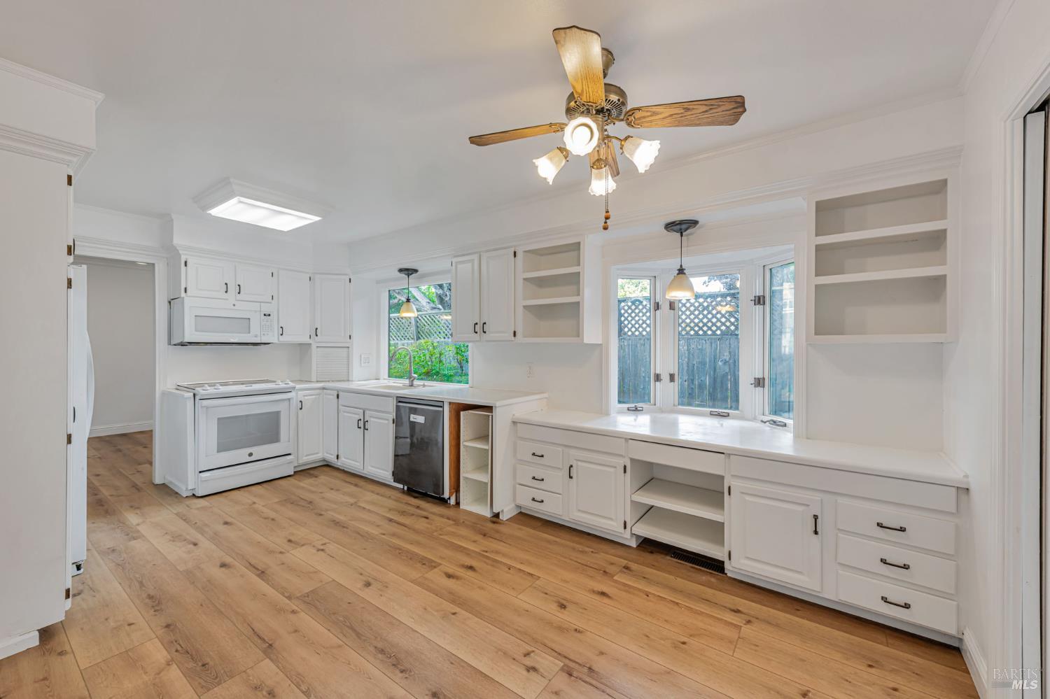 Detail Gallery Image 9 of 44 For 3 La Noche Ct, Novato,  CA 94945 - 4 Beds | 3 Baths