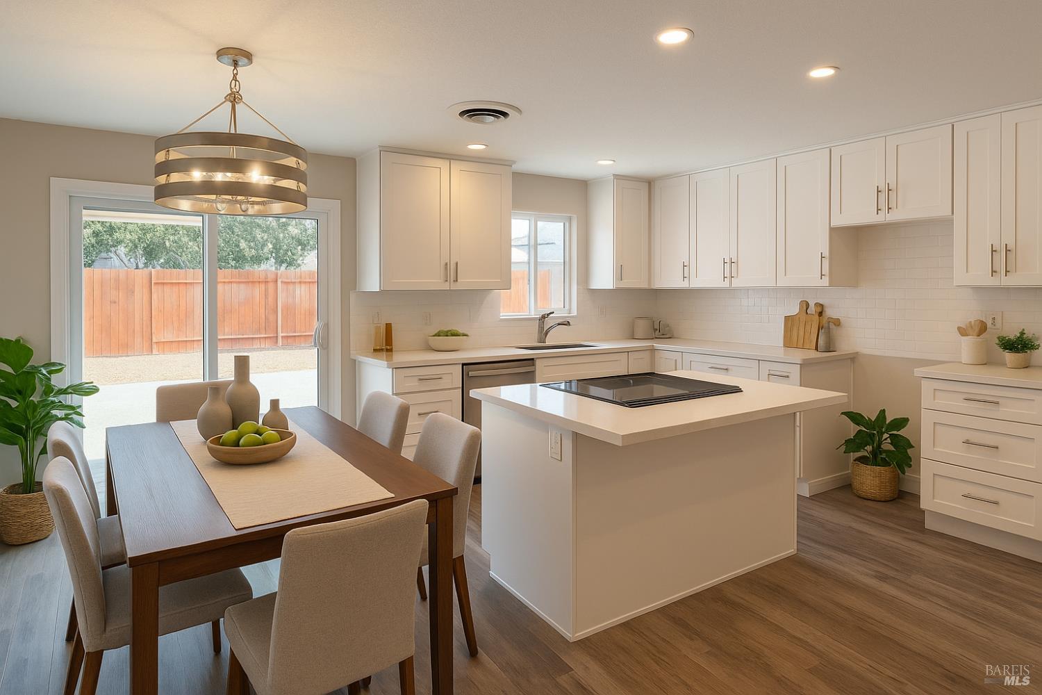 Detail Gallery Image 2 of 12 For 660 W F St, Dixon,  CA 95620 - 4 Beds | 2 Baths