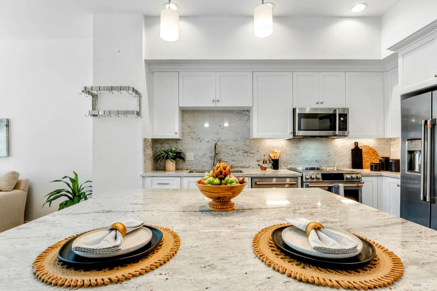 Detail Gallery Image 12 of 51 For 1655 2nd St #306,  Napa,  CA 94559 - 3 Beds | 3/1 Baths