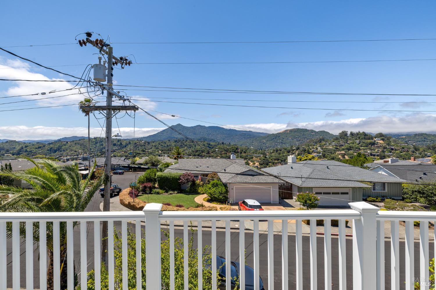 Detail Gallery Image 18 of 75 For 34 Crestwood Dr, San Rafael,  CA 94901 - 4 Beds | 3 Baths