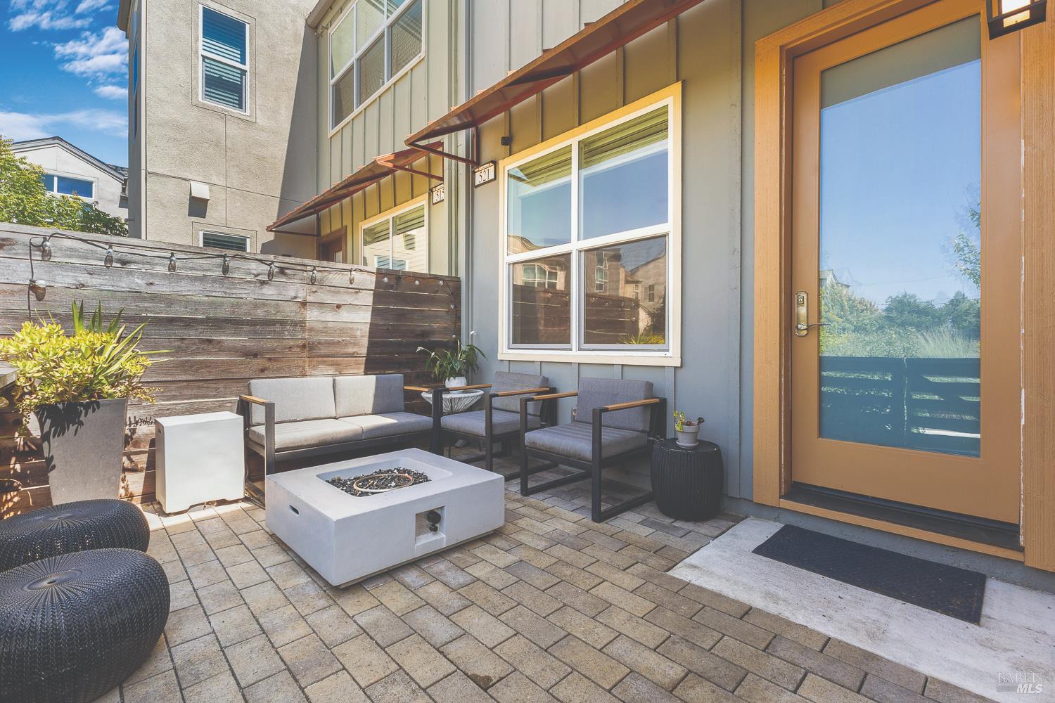 Detail Gallery Image 6 of 23 For 521 Deep Rose Pl, Santa Rosa,  CA 95407 - 4 Beds | 2/1 Baths