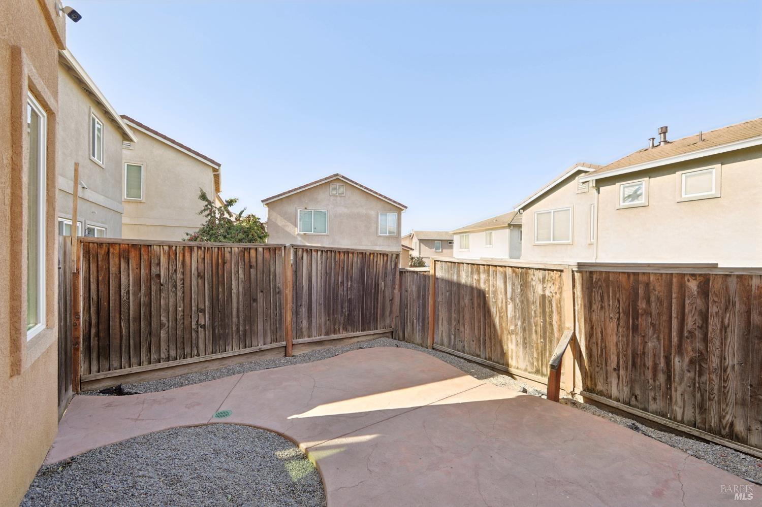 Detail Gallery Image 24 of 33 For 1888 Leaning Oak Dr, Fairfield,  CA 94534 - 3 Beds | 2/1 Baths
