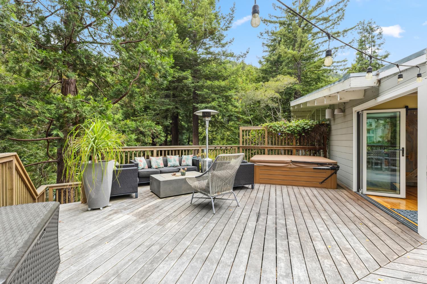 Detail Gallery Image 17 of 63 For 31 Glen Dr, Mill Valley,  CA 94941 - 4 Beds | 4 Baths