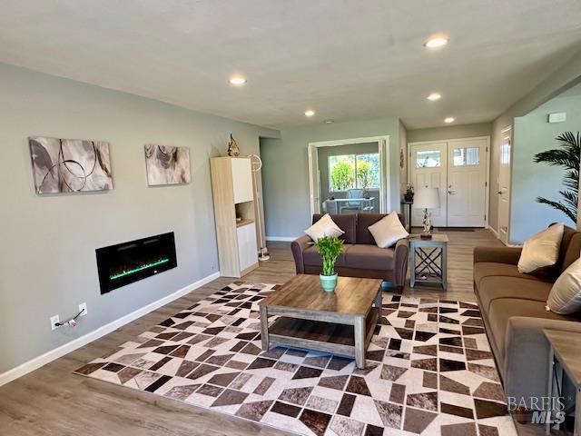 Detail Gallery Image 3 of 21 For 120 Oak Island Cir, Santa Rosa,  CA 95409 - 2 Beds | 2 Baths