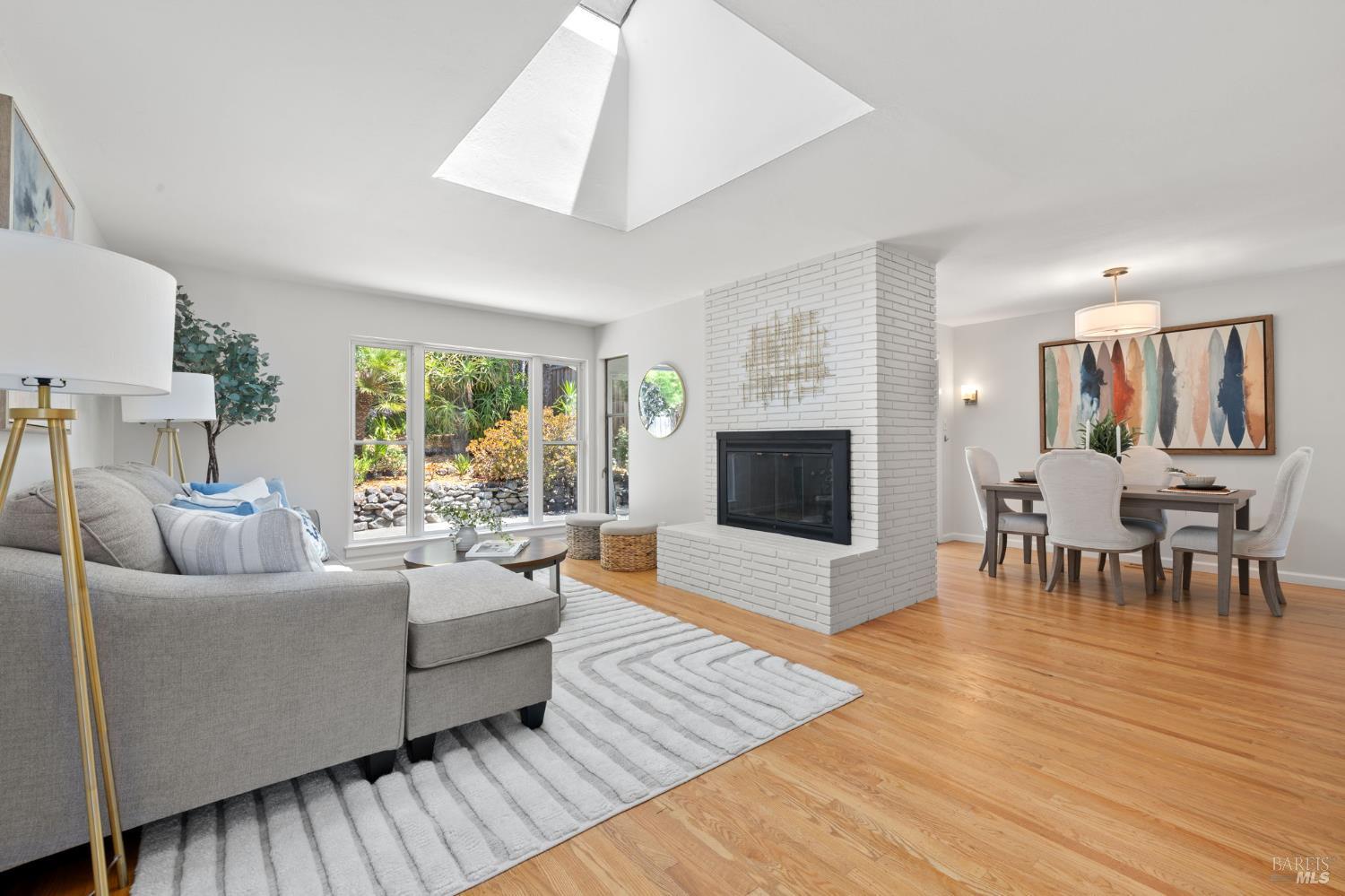 Detail Gallery Image 5 of 75 For 34 Crestwood Dr, San Rafael,  CA 94901 - 4 Beds | 3 Baths