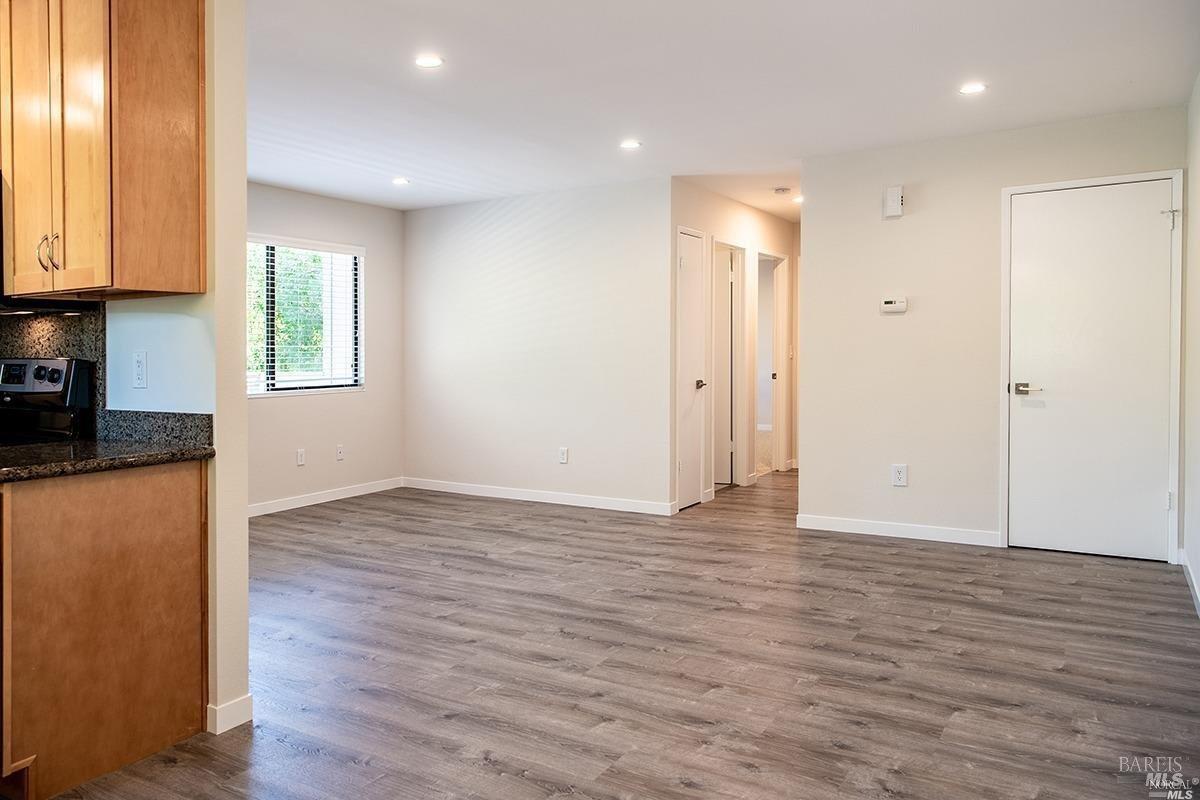 Detail Gallery Image 9 of 28 For 65 Wharf Cir, San Rafael,  CA 94903 - 2 Beds | 1 Baths