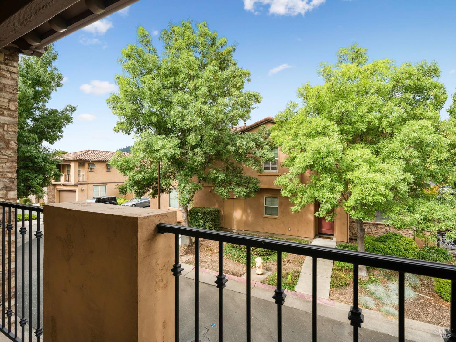 Detail Gallery Image 9 of 28 For 165 Stonegate Cir #E,  Cloverdale,  CA 95425 - 2 Beds | 2 Baths