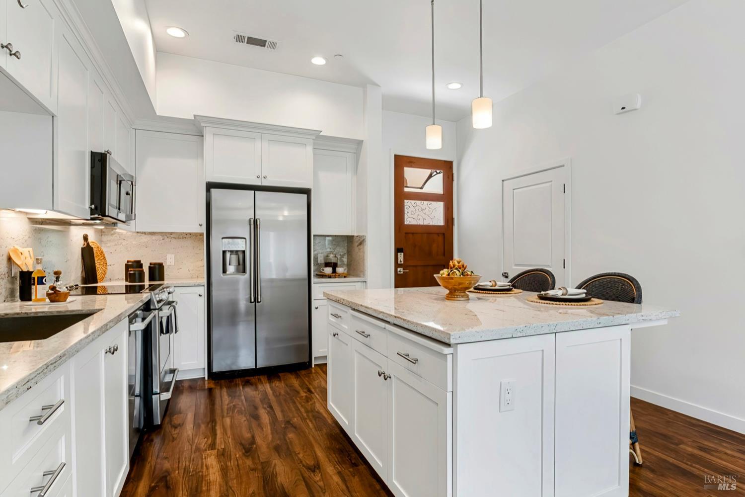Detail Gallery Image 14 of 51 For 1655 2nd St #306,  Napa,  CA 94559 - 3 Beds | 3/1 Baths