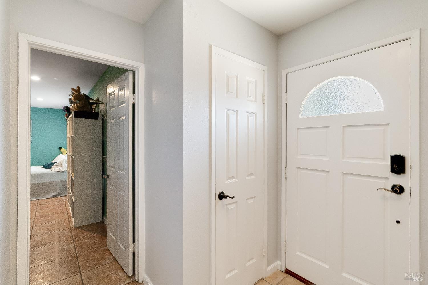Detail Gallery Image 9 of 54 For 1229 Monte Vista Ct, Benicia,  CA 94510 - 4 Beds | 3 Baths