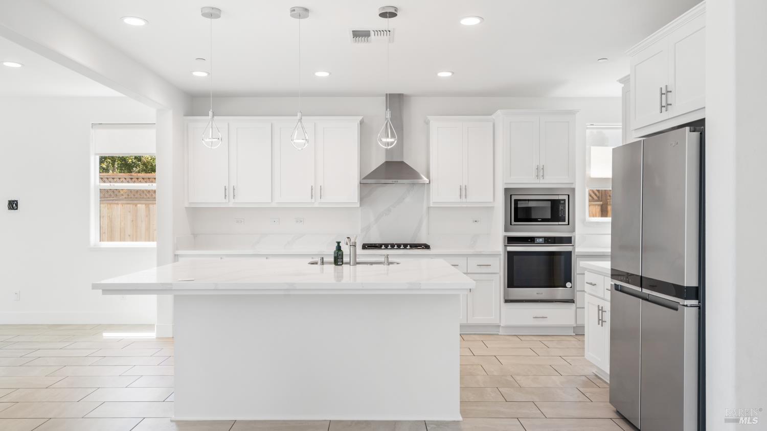 Detail Gallery Image 14 of 81 For 1421 Oak Cir, Rohnert Park,  CA 94928 - 4 Beds | 3/1 Baths