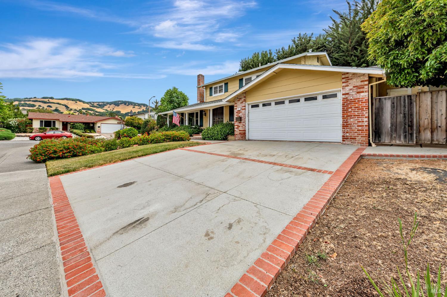 Detail Gallery Image 5 of 44 For 3 La Noche Ct, Novato,  CA 94945 - 4 Beds | 3 Baths